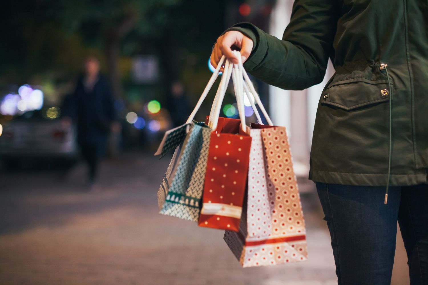 Holiday Shopping Budgeting Tips: How to Celebrate Without Overspending